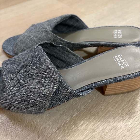 Eileen Fisher Ruche Chambray Denim Blue Slide Sandals Shoes Size 8 Dressy - Picture 2 of 7